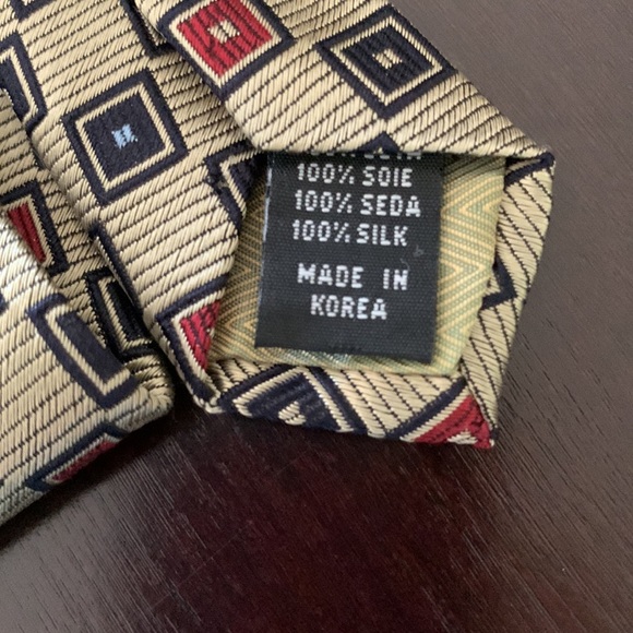 Like New Men’s Handmade Silk Neck Tie - Picture 3 of 6